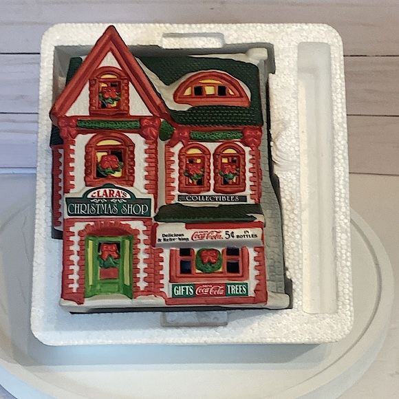 COCA COLA - Claras Christmas Shop - Town Square Collection - Picture 8 of 11
